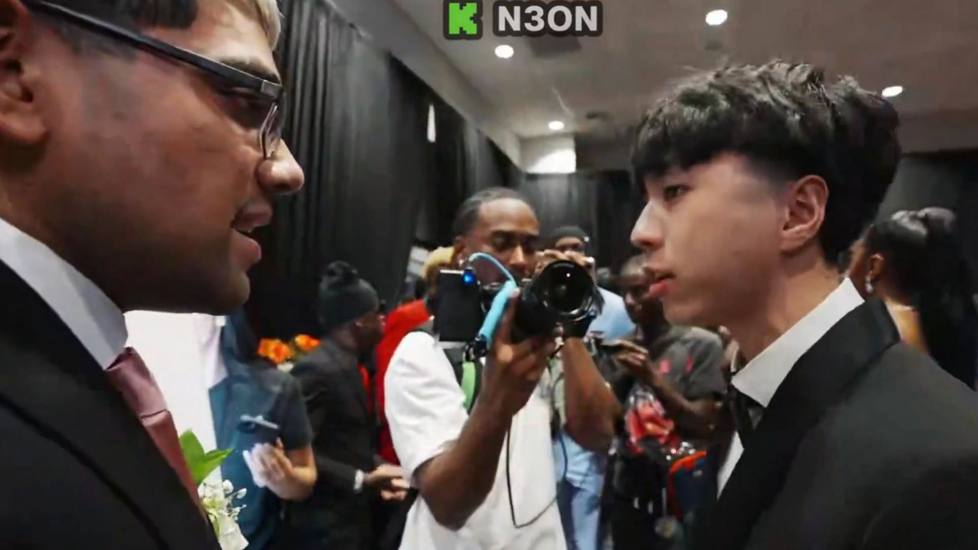 N3on and Ray have a tense interaction at Streamer Prom (Image via @kick_clips)
